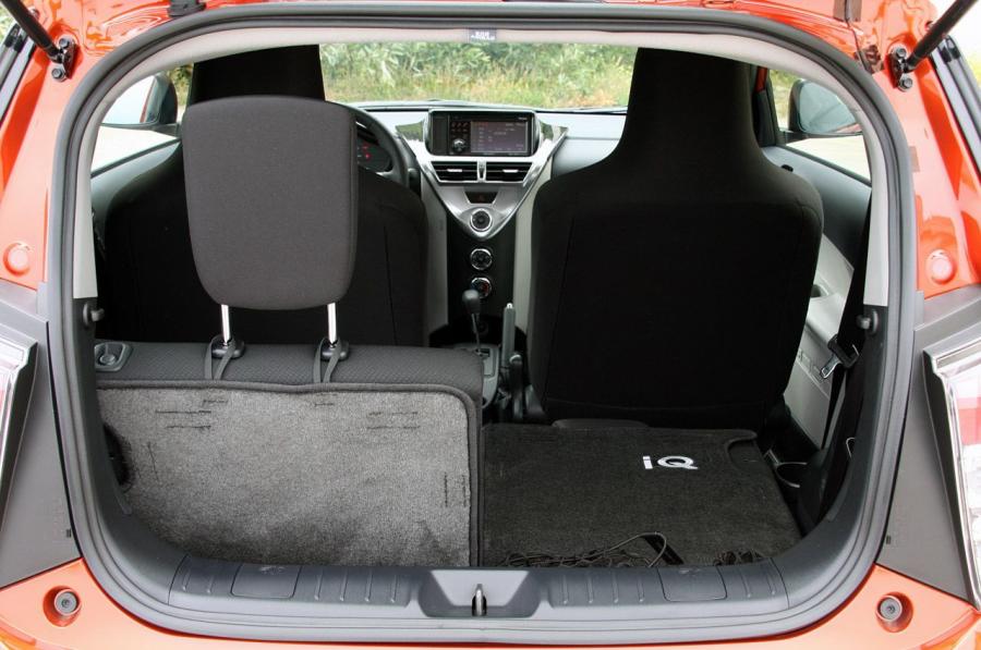 Багажник Scion iQ 2012 года  (фото 52 из 128)